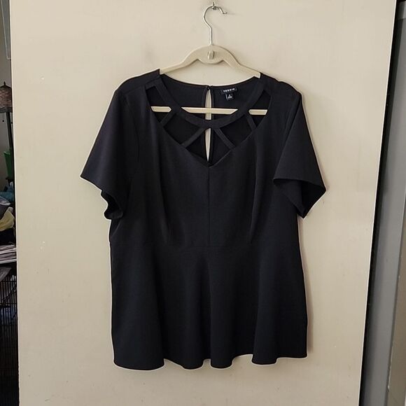 Beautiful Torrid peplum top size 2 - Picture 1 of 6